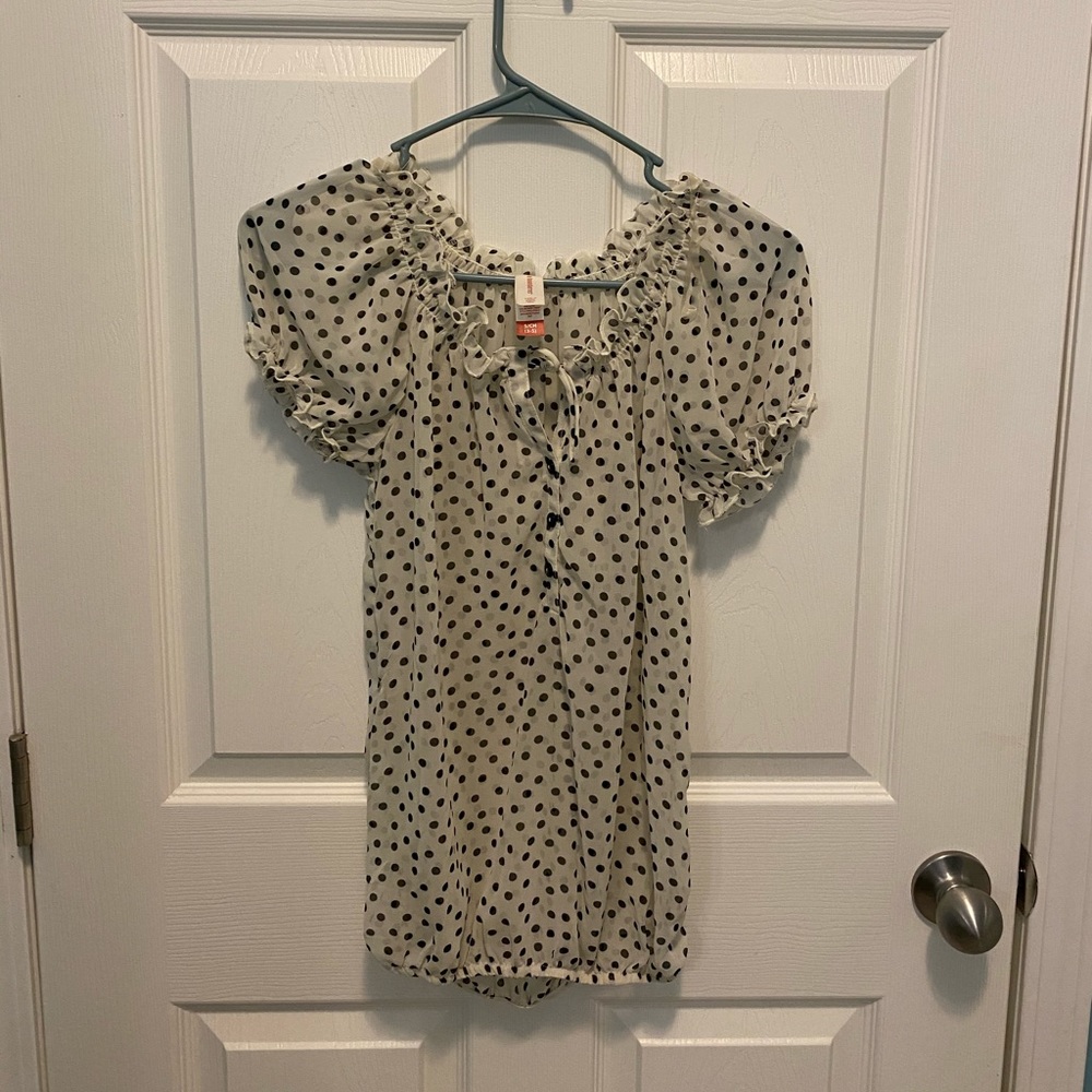 Black/white polka dot top